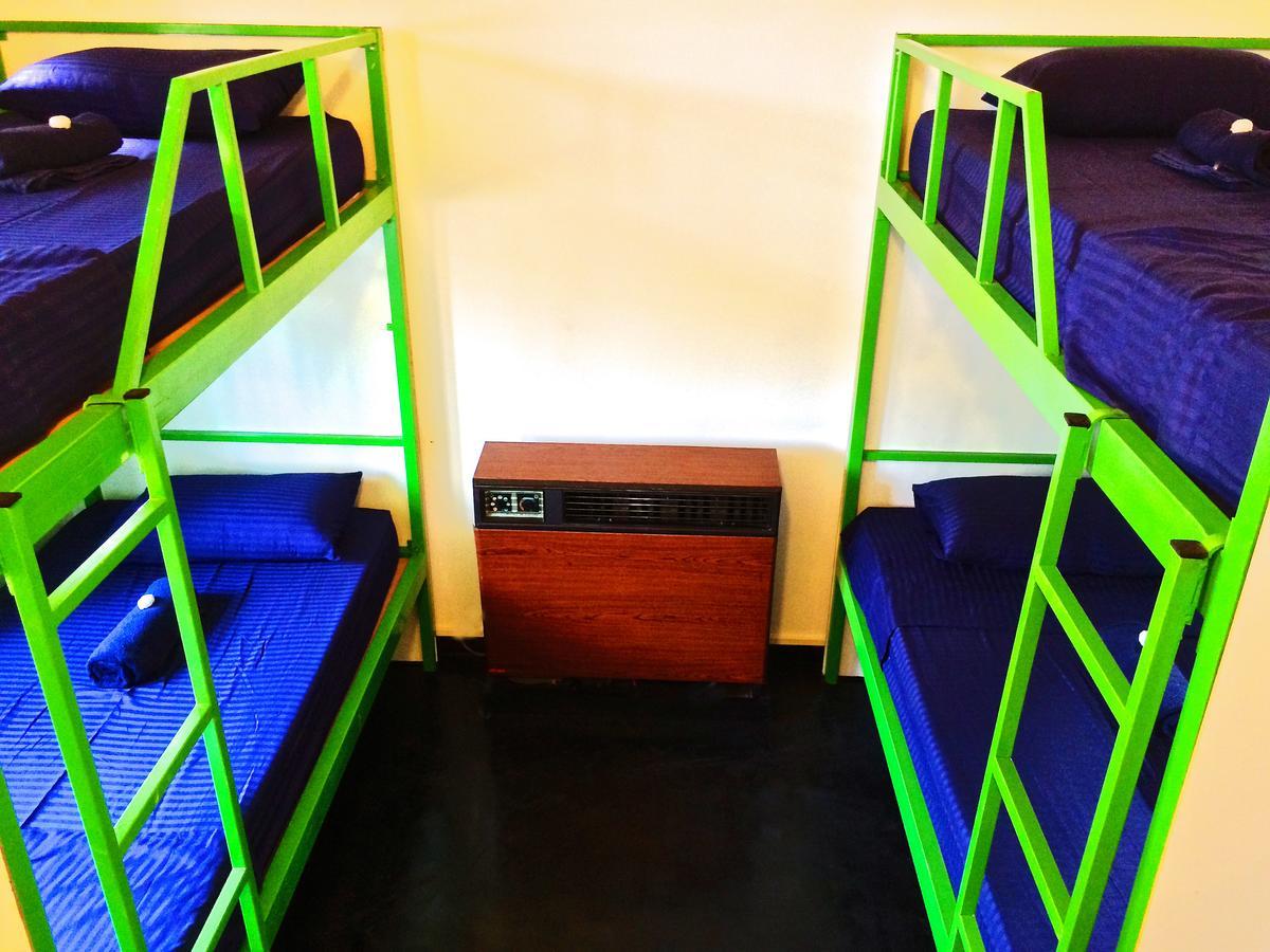 Explore Hostels Negombo Kochchikade Екстериор снимка