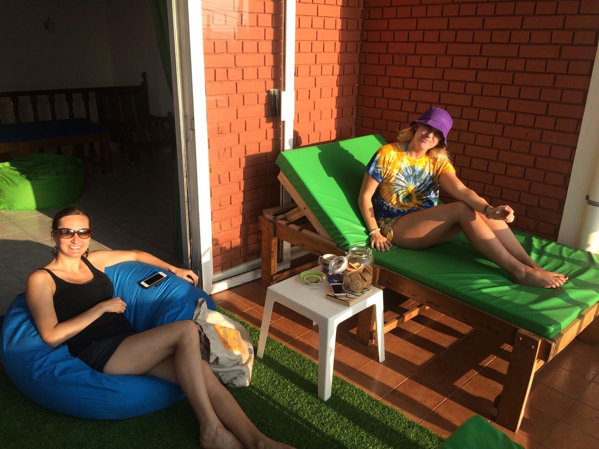 Explore Hostels Negombo Kochchikade Екстериор снимка