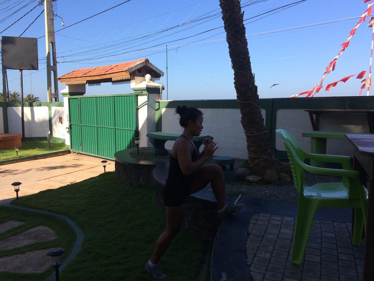 Explore Hostels Negombo Kochchikade Екстериор снимка