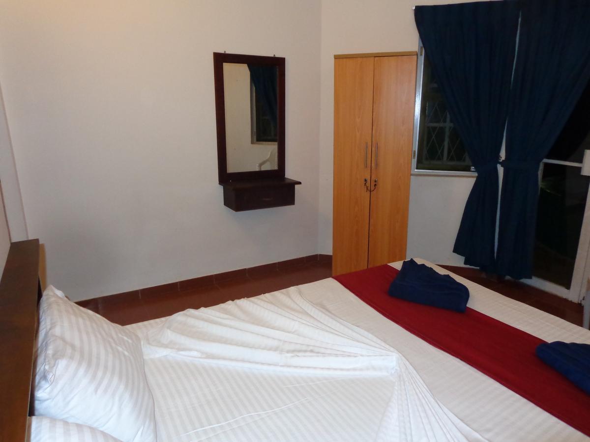 Explore Hostels Negombo Kochchikade Екстериор снимка