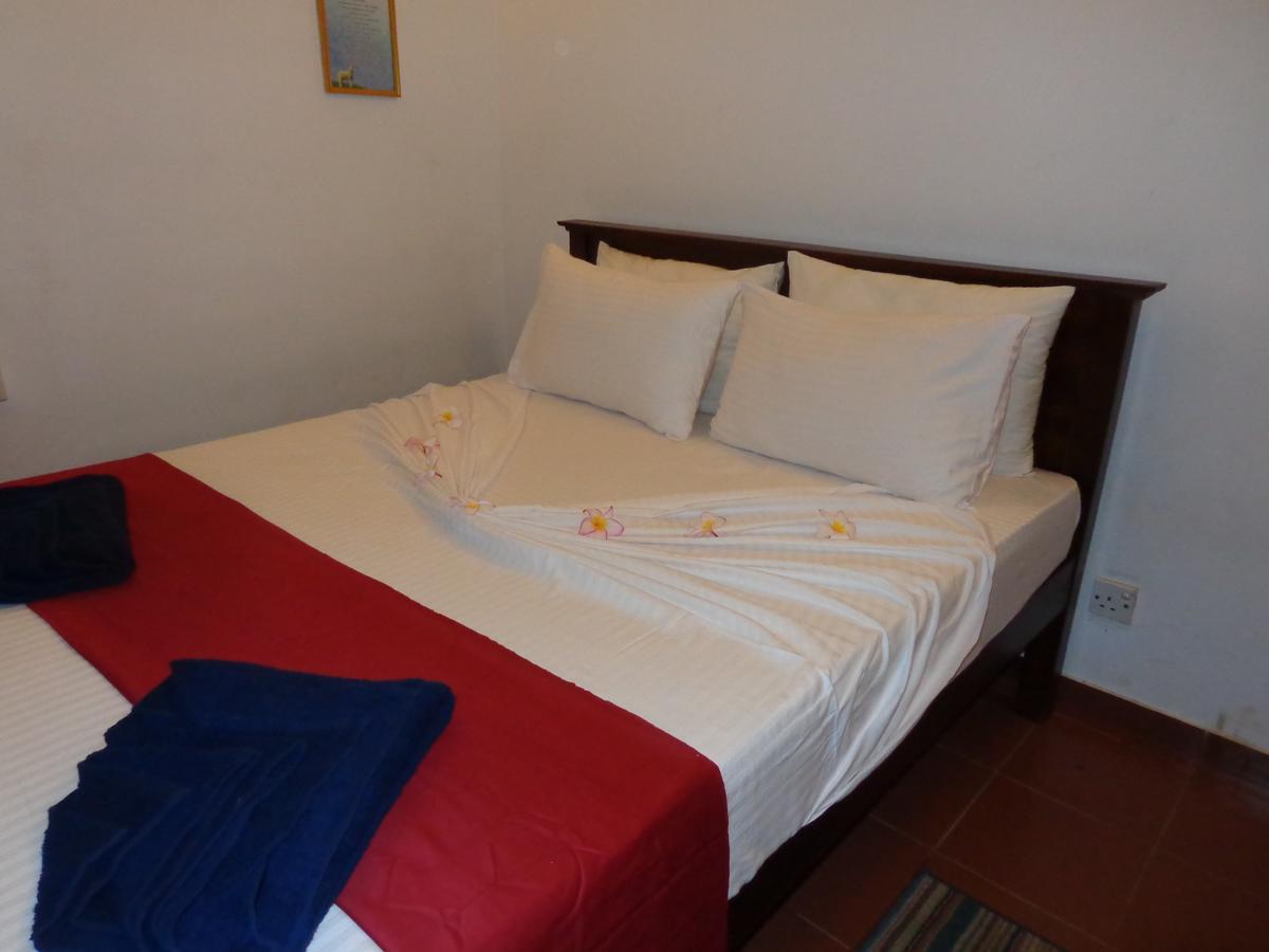 Explore Hostels Negombo Kochchikade Екстериор снимка