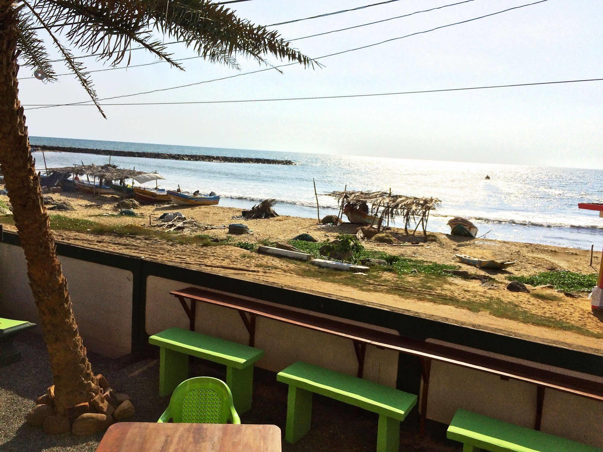 Explore Hostels Negombo Kochchikade Екстериор снимка