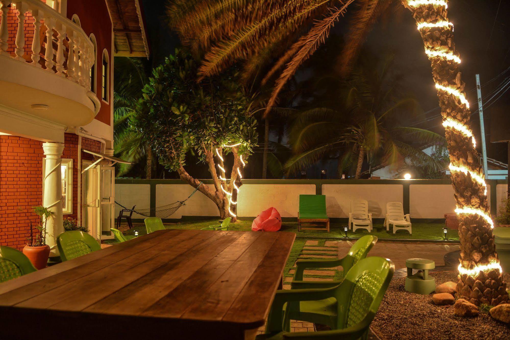 Explore Hostels Negombo Kochchikade Екстериор снимка