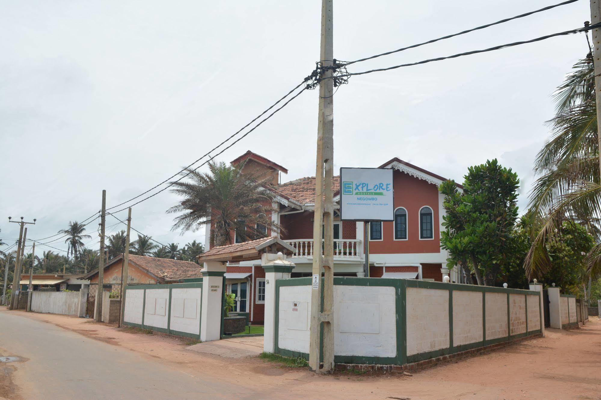 Explore Hostels Negombo Kochchikade Екстериор снимка