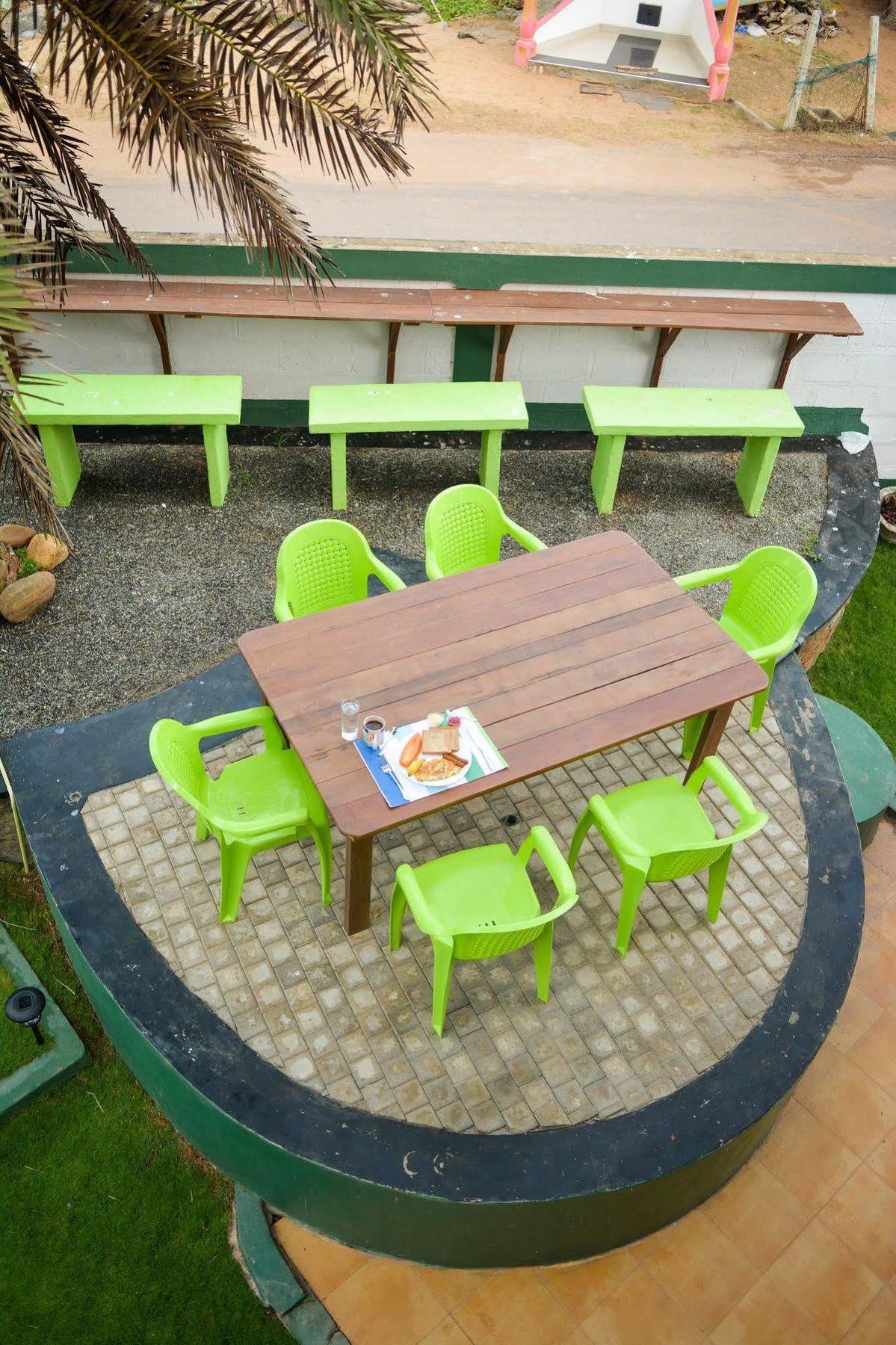 Explore Hostels Negombo Kochchikade Екстериор снимка