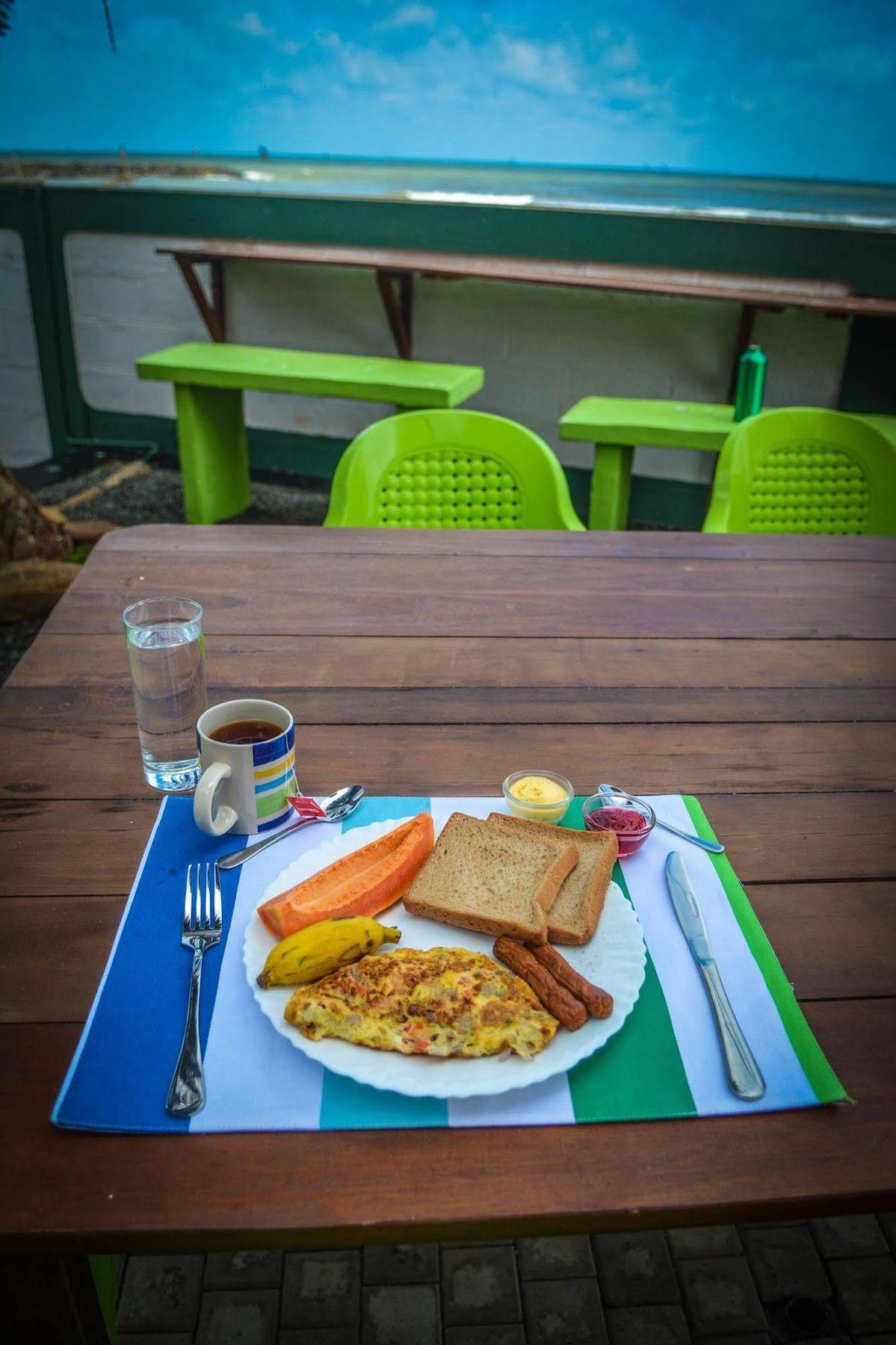 Explore Hostels Negombo Kochchikade Екстериор снимка