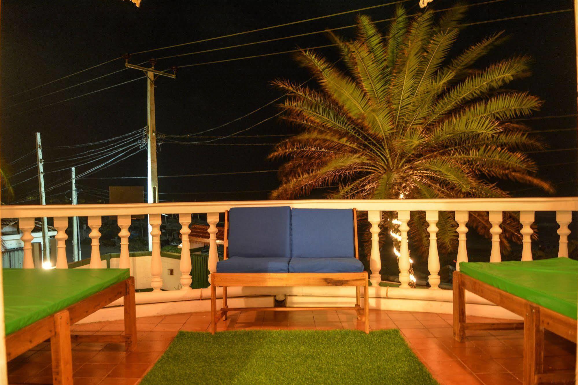 Explore Hostels Negombo Kochchikade Екстериор снимка