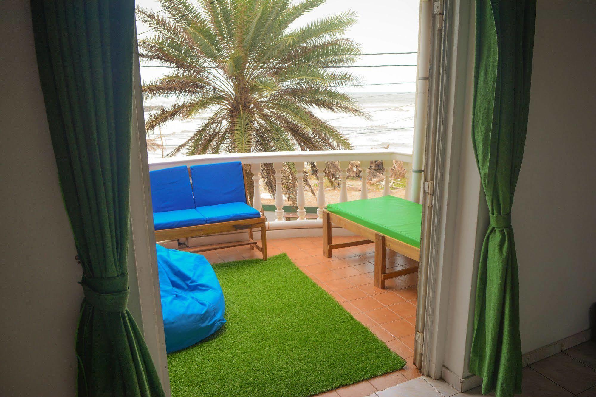 Explore Hostels Negombo Kochchikade Екстериор снимка