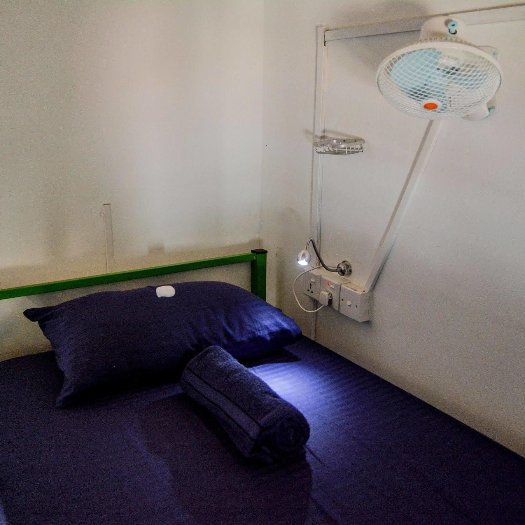 Explore Hostels Negombo Kochchikade Екстериор снимка