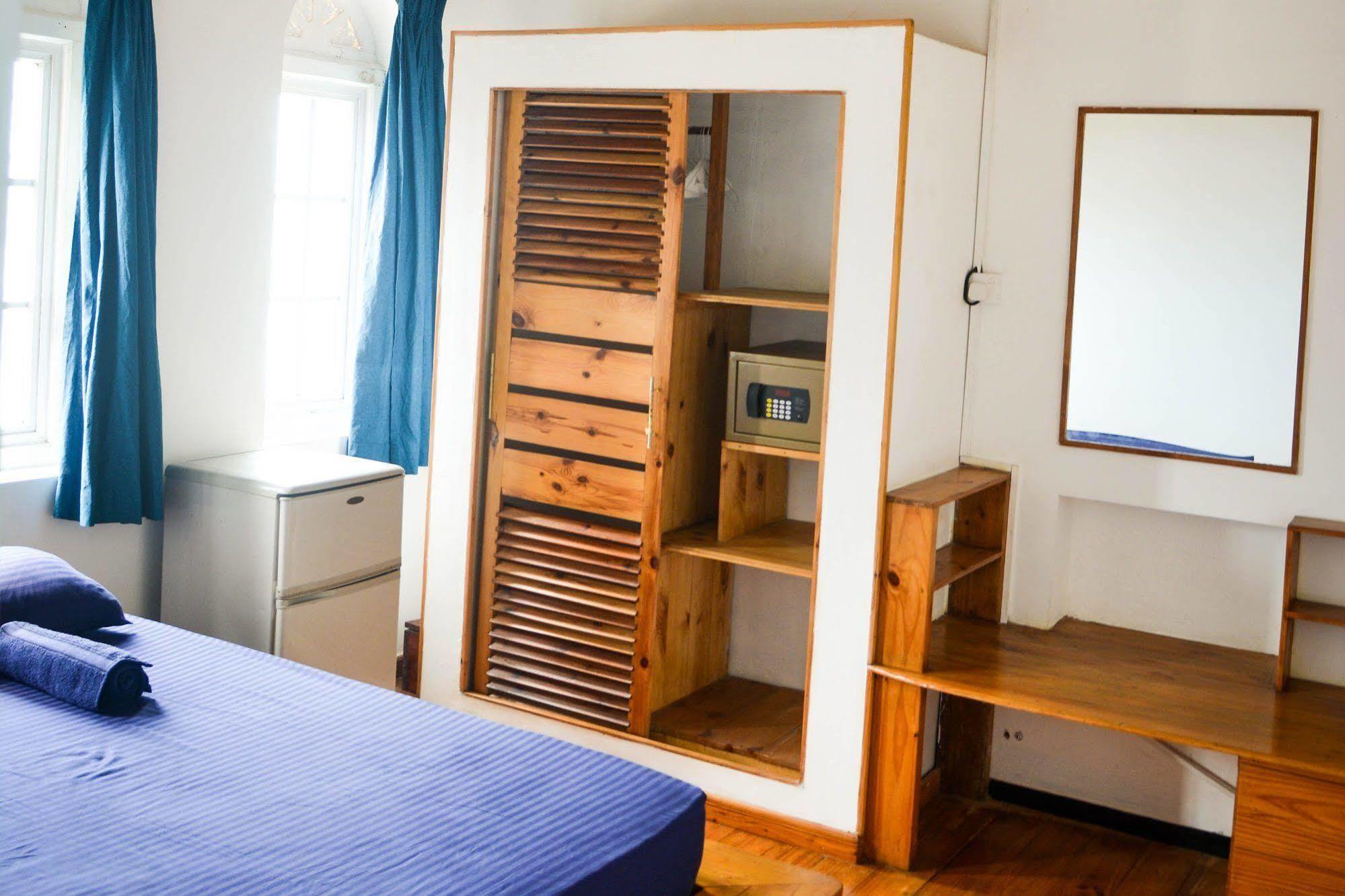 Explore Hostels Negombo Kochchikade Екстериор снимка