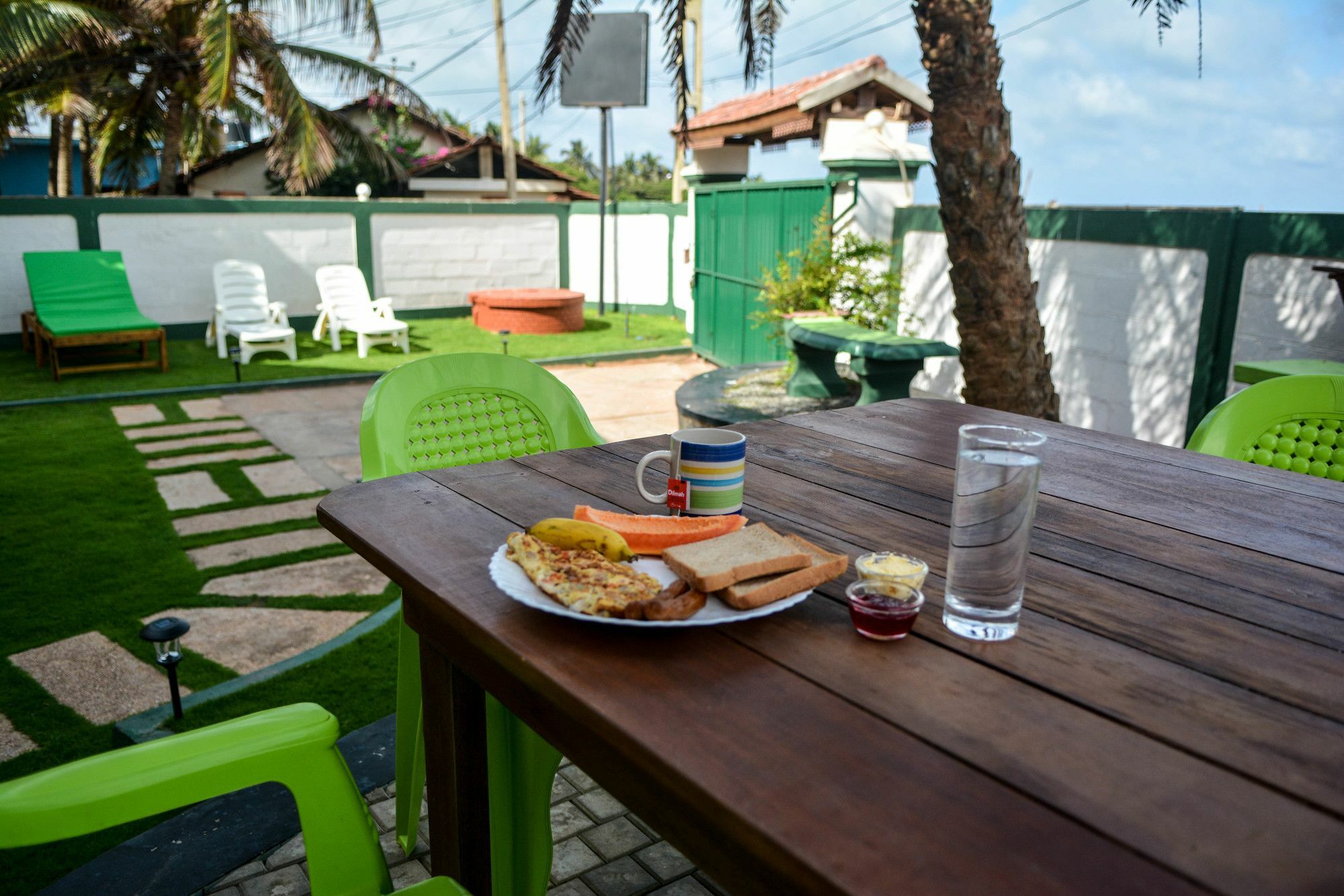 Explore Hostels Negombo Kochchikade Екстериор снимка