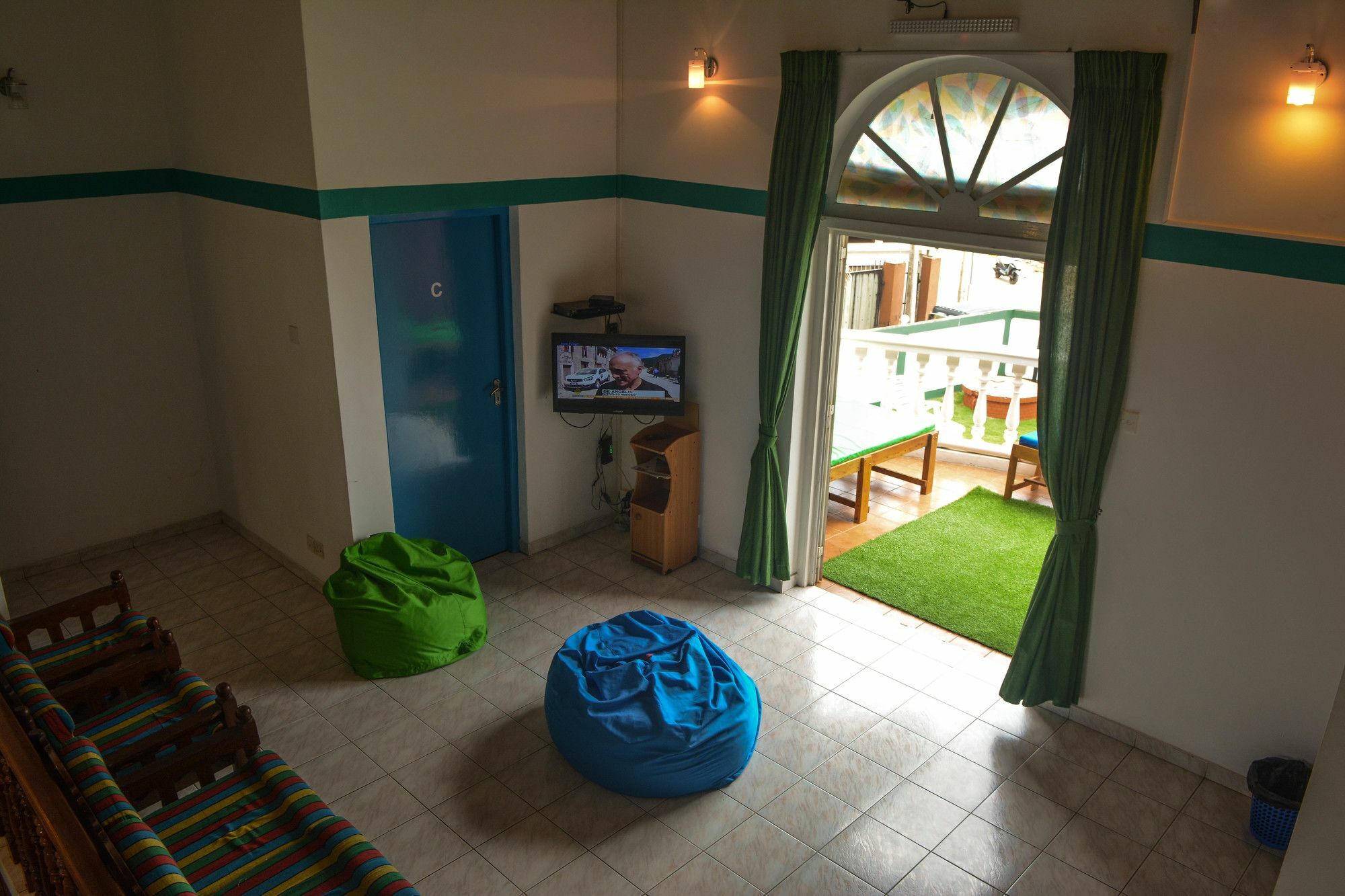 Explore Hostels Negombo Kochchikade Екстериор снимка