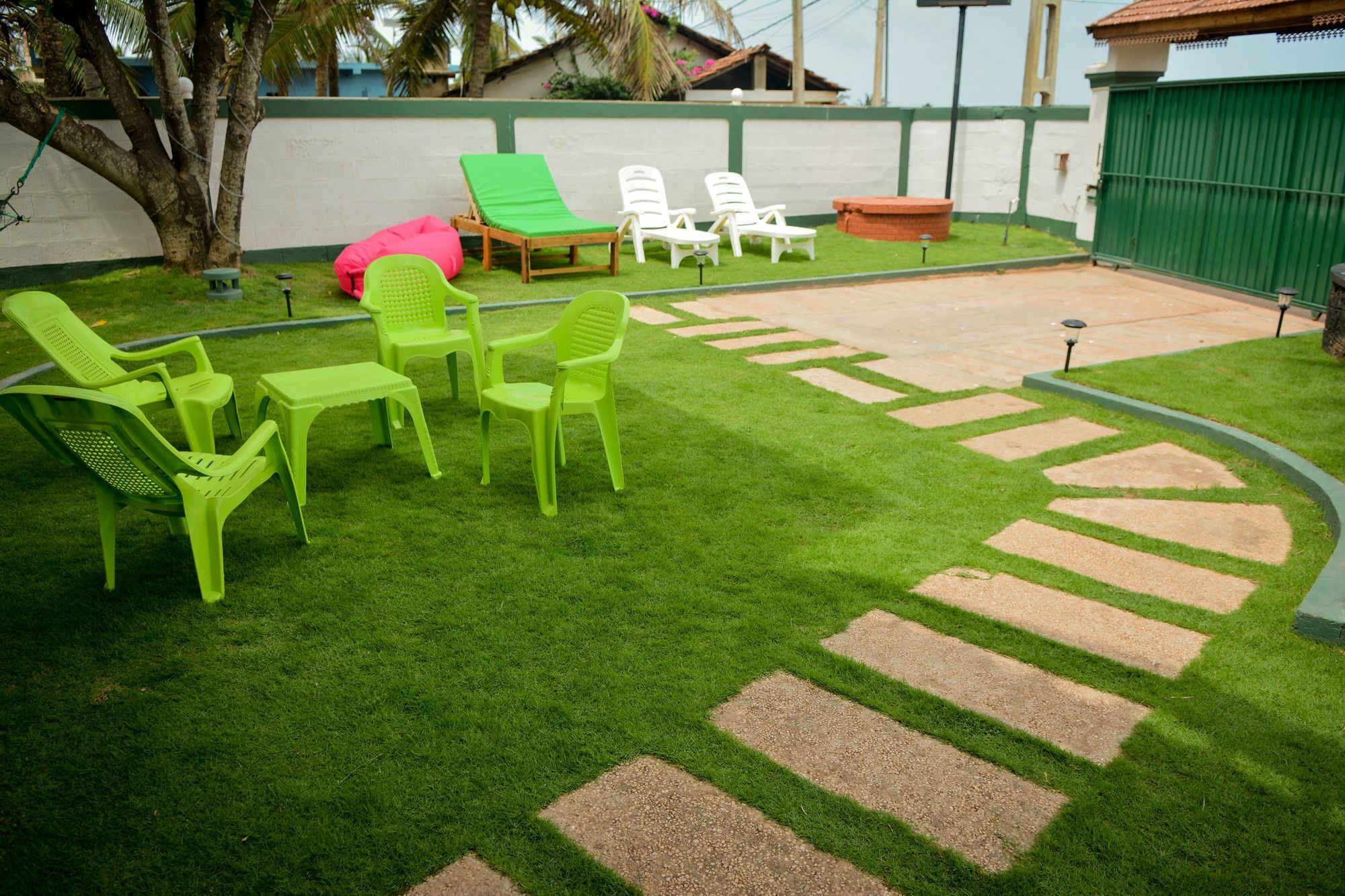 Explore Hostels Negombo Kochchikade Екстериор снимка